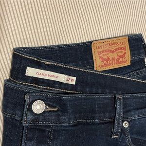 Levi Jeans 22W